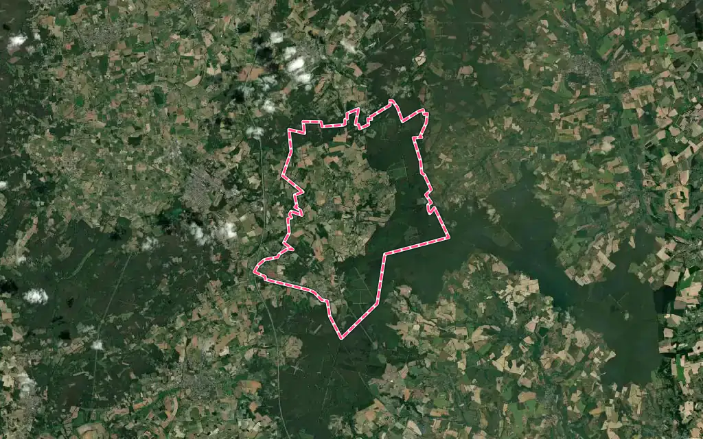 Vue satellite de Marigné-Laillé avec ses contours administratifs