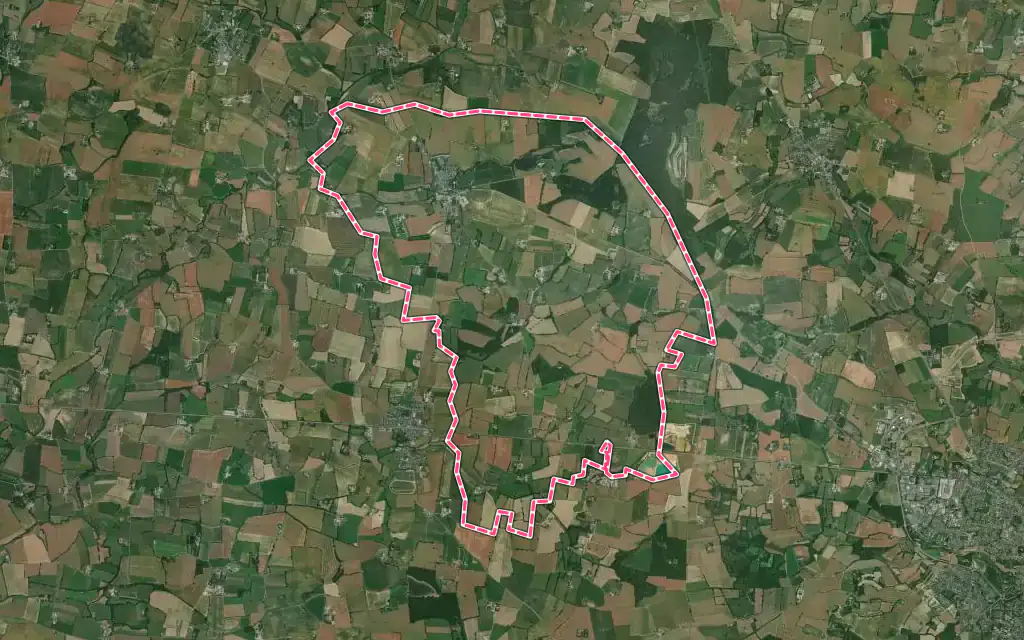 Vue satellite de Marigné-Peuton avec ses contours administratifs