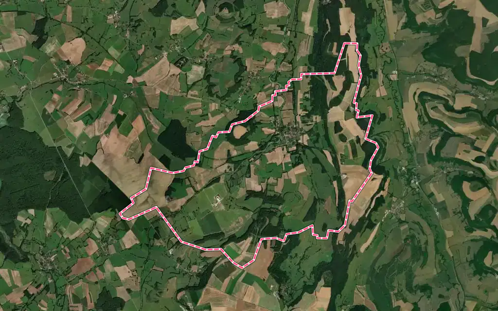 Vue satellite de Marigny-le-Cahouët avec ses contours administratifs