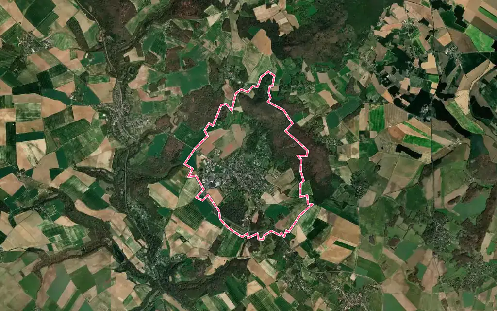 Vue satellite de Marines avec ses contours administratifs