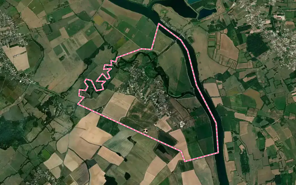 Vue satellite de Marnay avec ses contours administratifs