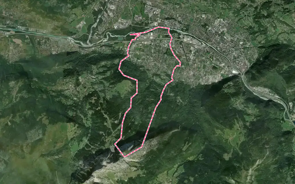 Vue satellite de Marnaz avec ses contours administratifs