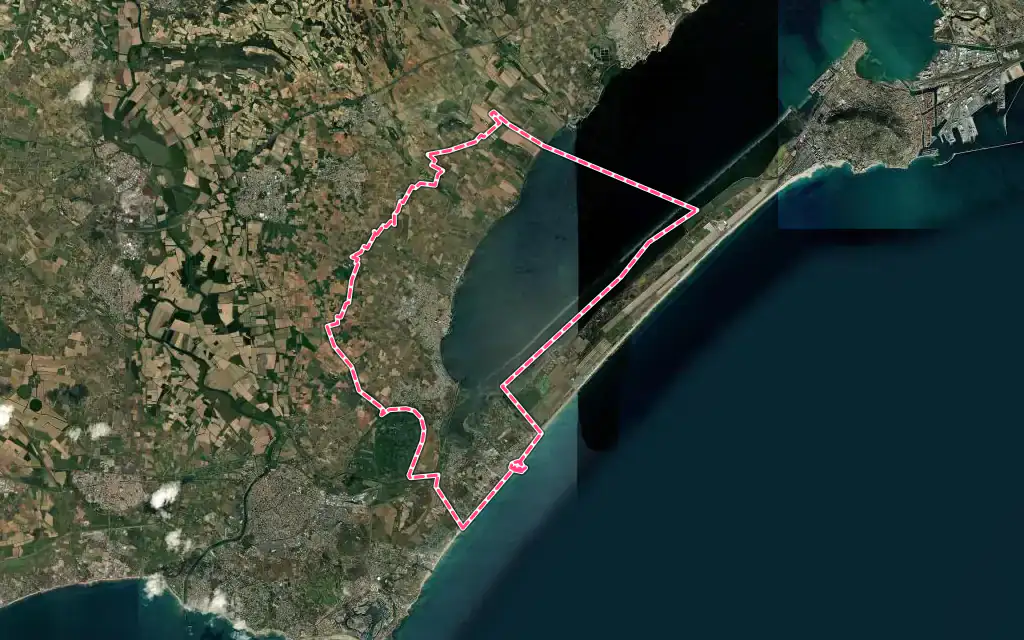 Vue satellite de Marseillan avec ses contours administratifs