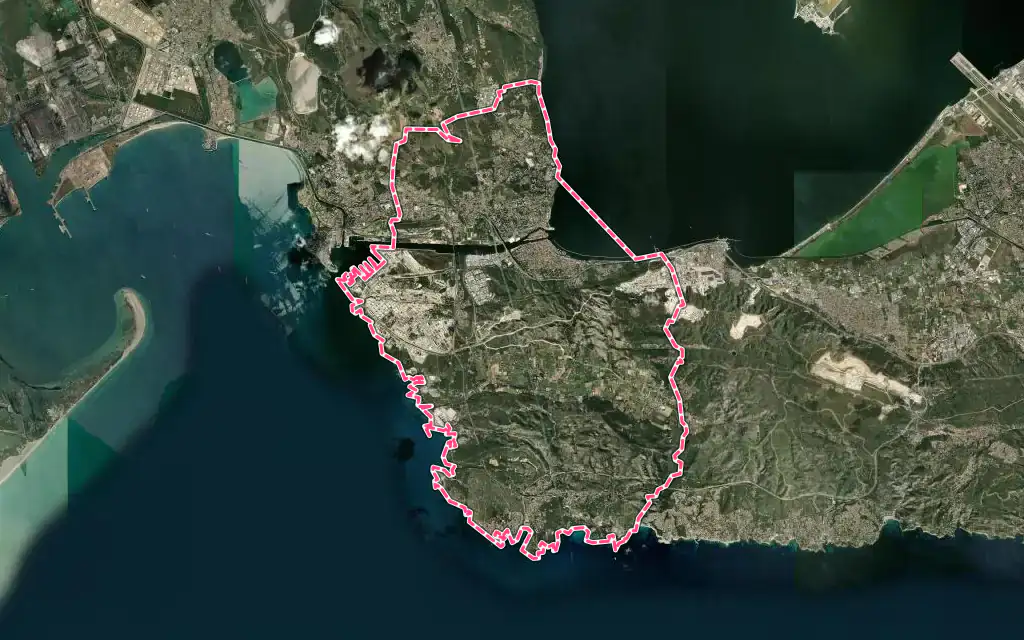 Vue satellite de Martigues avec ses contours administratifs