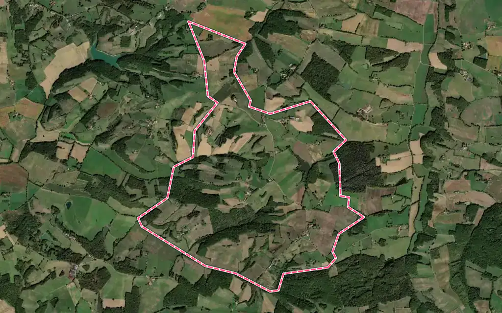 Vue satellite de Mascaras avec ses contours administratifs