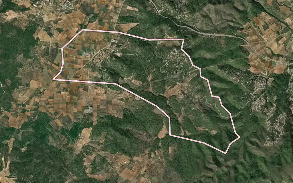 Vista satélite de Masllorenç con su contorno administrativo