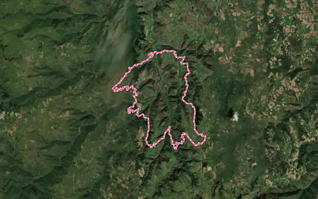 Vue satellite de Massiac avec ses contours administratifs