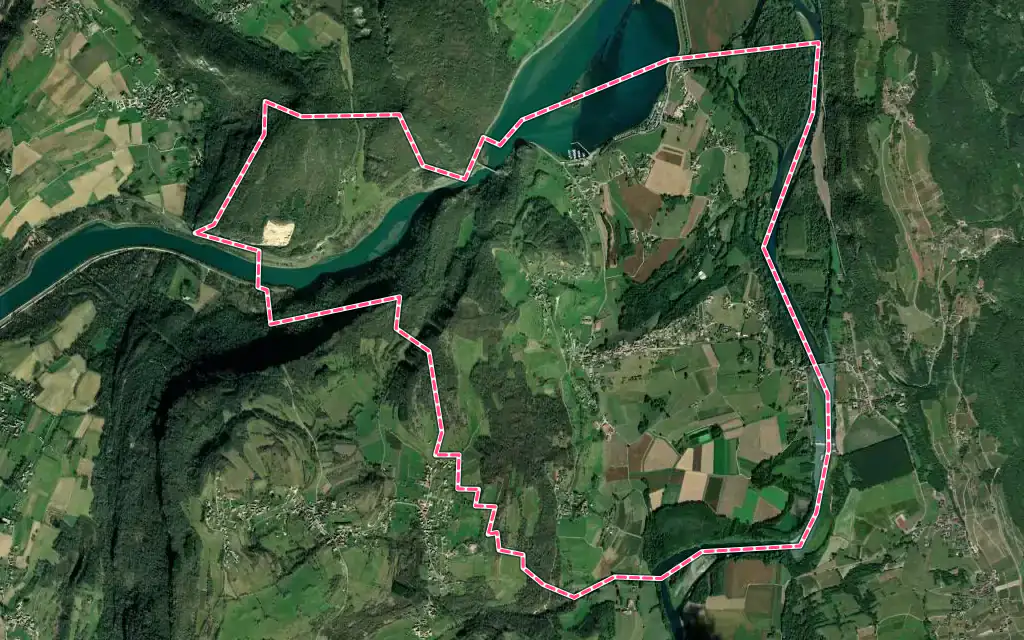 Vue satellite de Massignieu-de-Rives avec ses contours administratifs