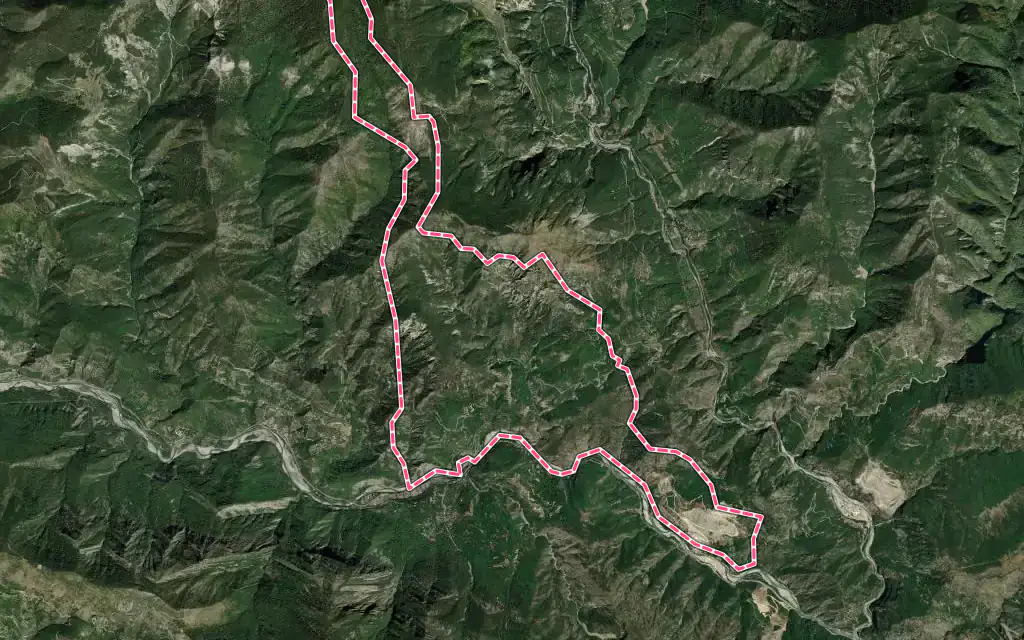 Vue satellite de Massoins avec ses contours administratifs