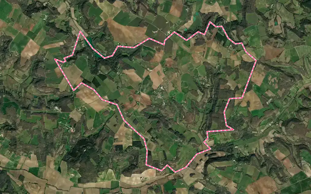 Vue satellite de Massoulès avec ses contours administratifs