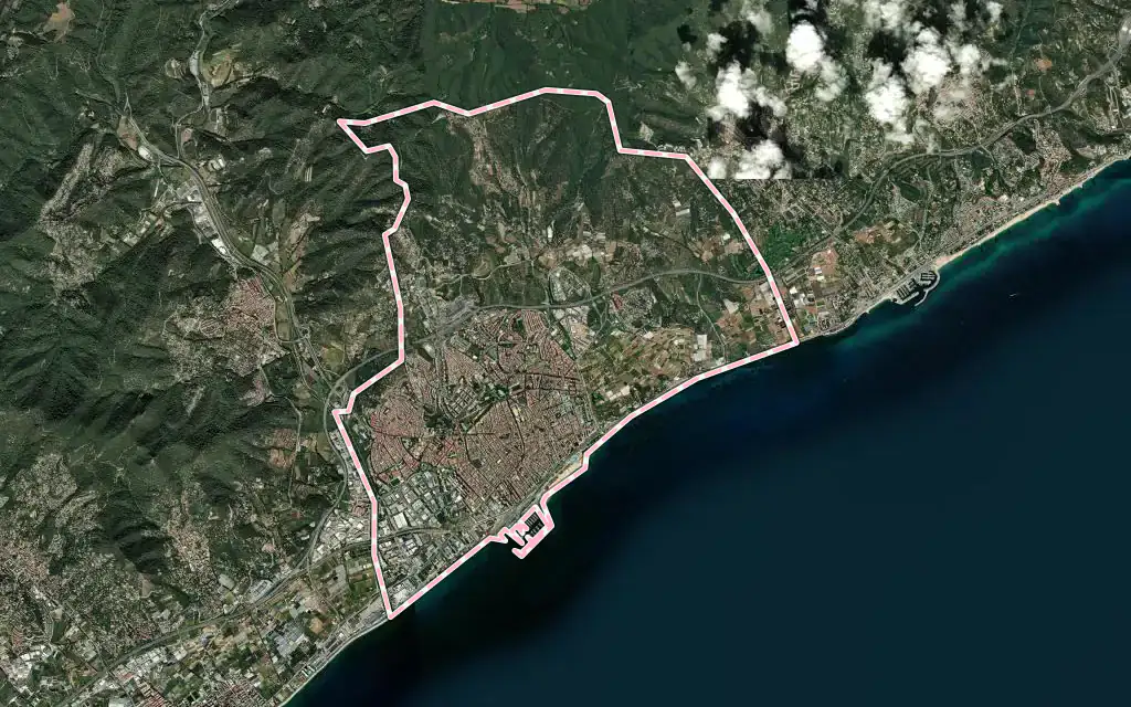 Vista satélite de Mataró con su contorno administrativo
