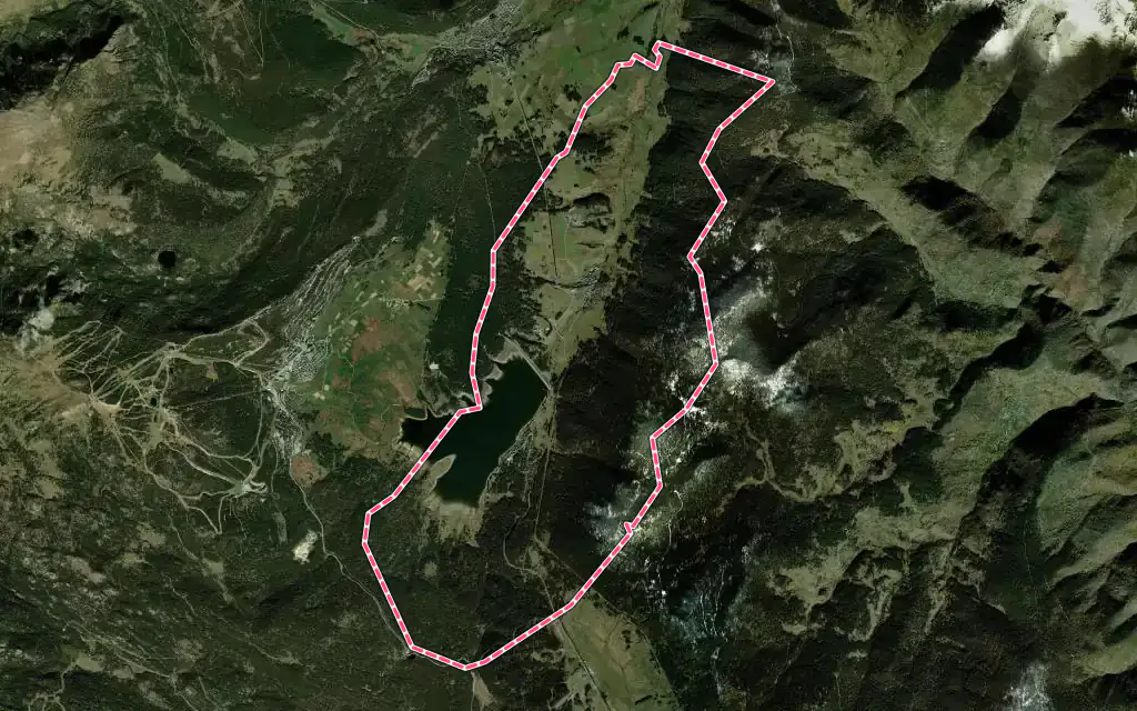 Vue satellite de Matemale avec ses contours administratifs