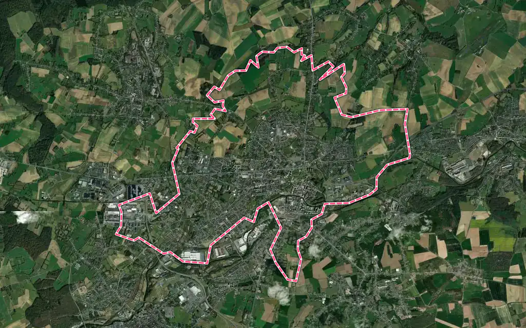 Vue satellite de Maubeuge avec ses contours administratifs