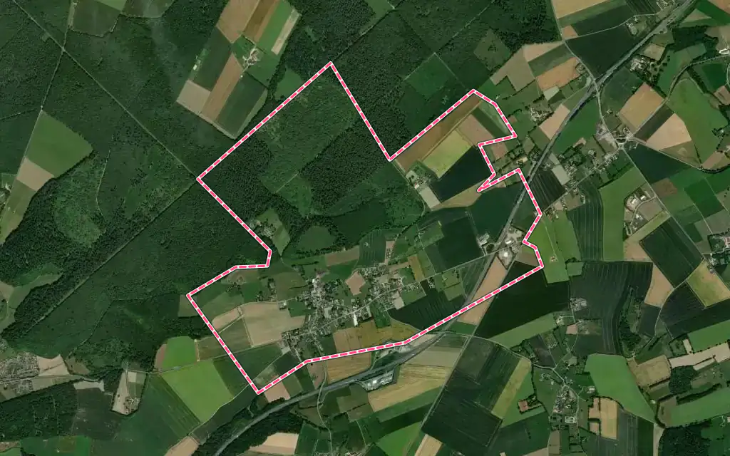 Vue satellite de Maucomble avec ses contours administratifs