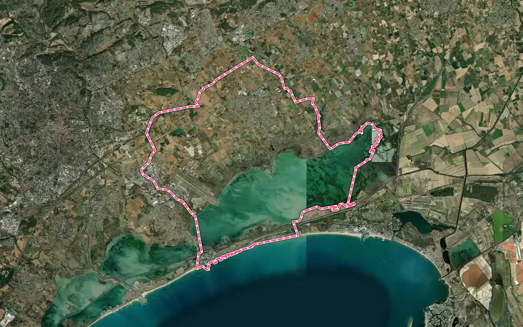 Vue satellite de Mauguio avec ses contours administratifs