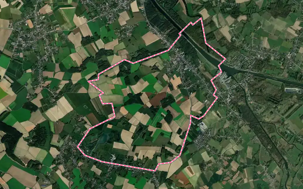 Vue satellite de Maulde avec ses contours administratifs