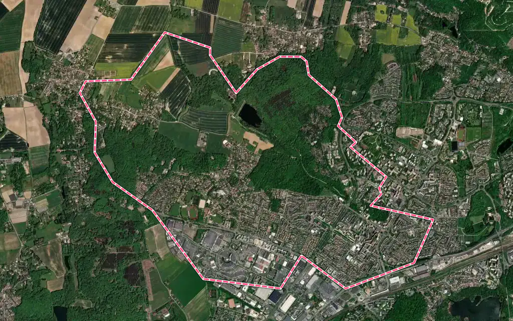Vue satellite de Maurepas avec ses contours administratifs