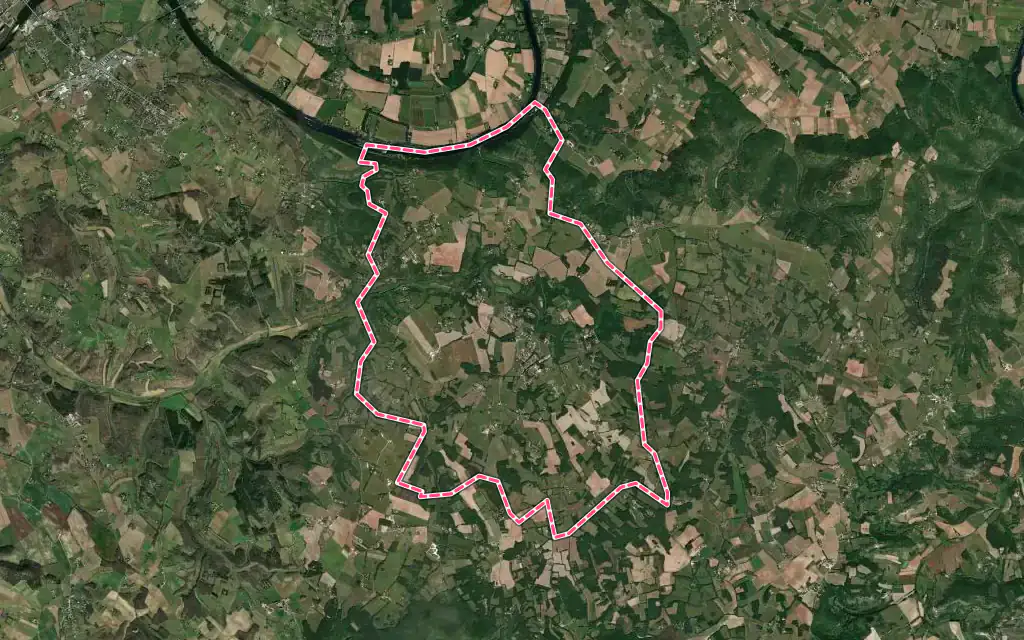 Vue satellite de Mauroux avec ses contours administratifs