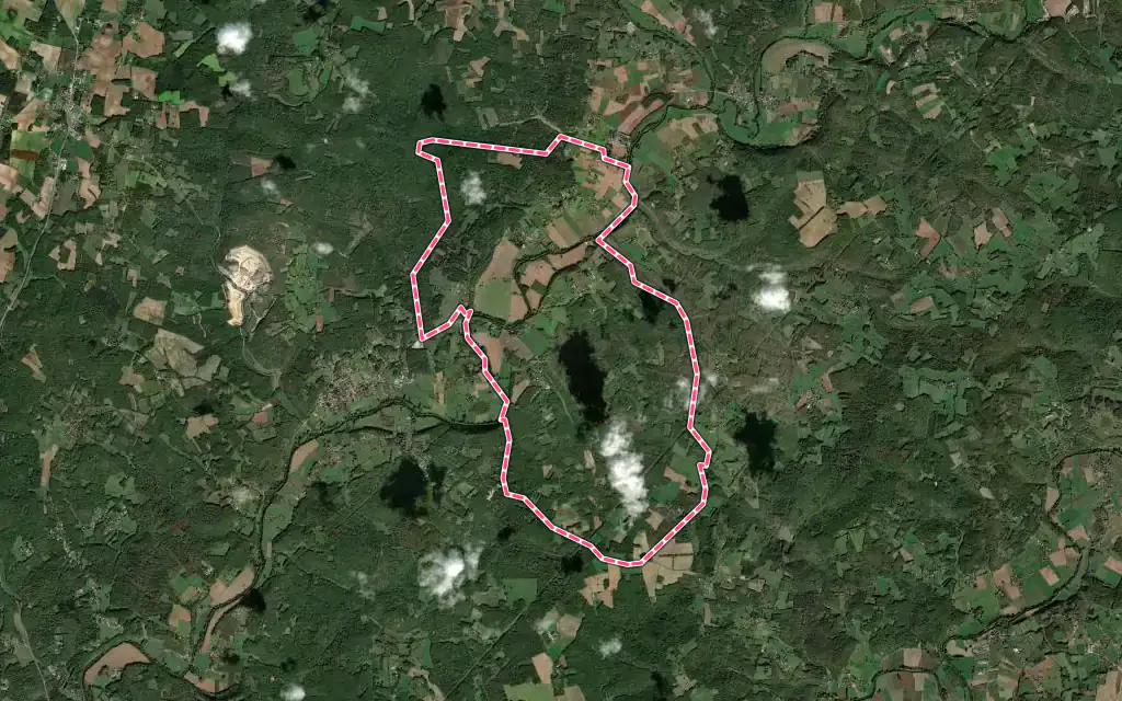Vue satellite de Mayac avec ses contours administratifs