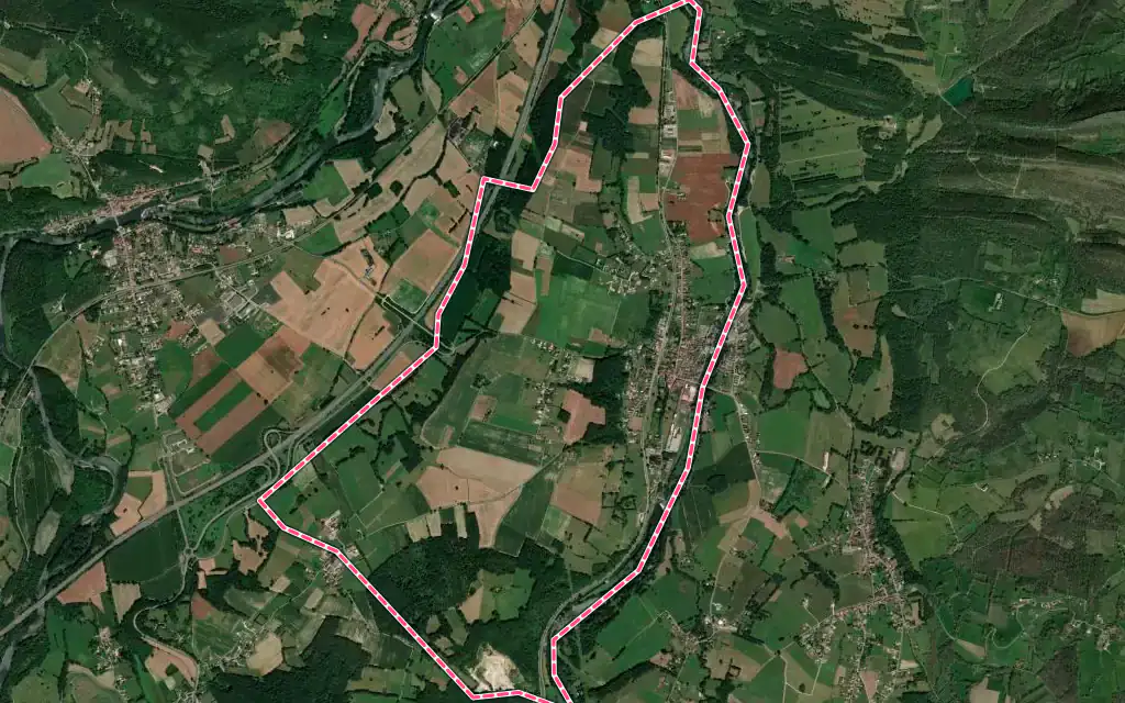 Vue satellite de Mazères-sur-Salat avec ses contours administratifs