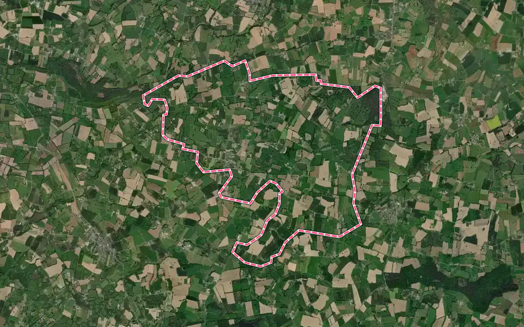 Vue satellite de Mecé avec ses contours administratifs