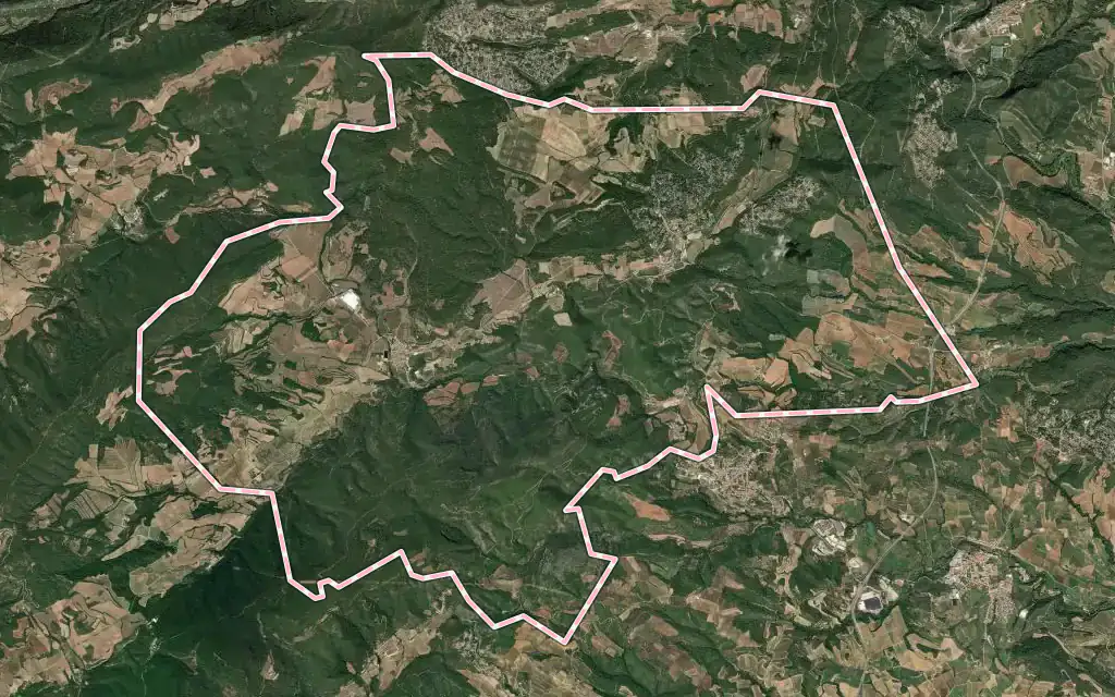 Vista satélite de Mediona con su contorno administrativo