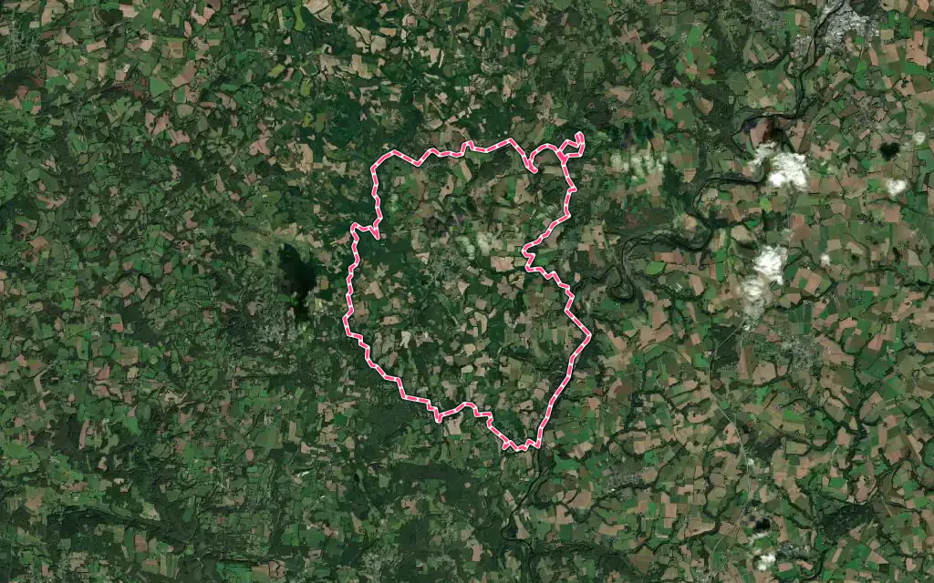 Vue satellite de Melrand avec ses contours administratifs