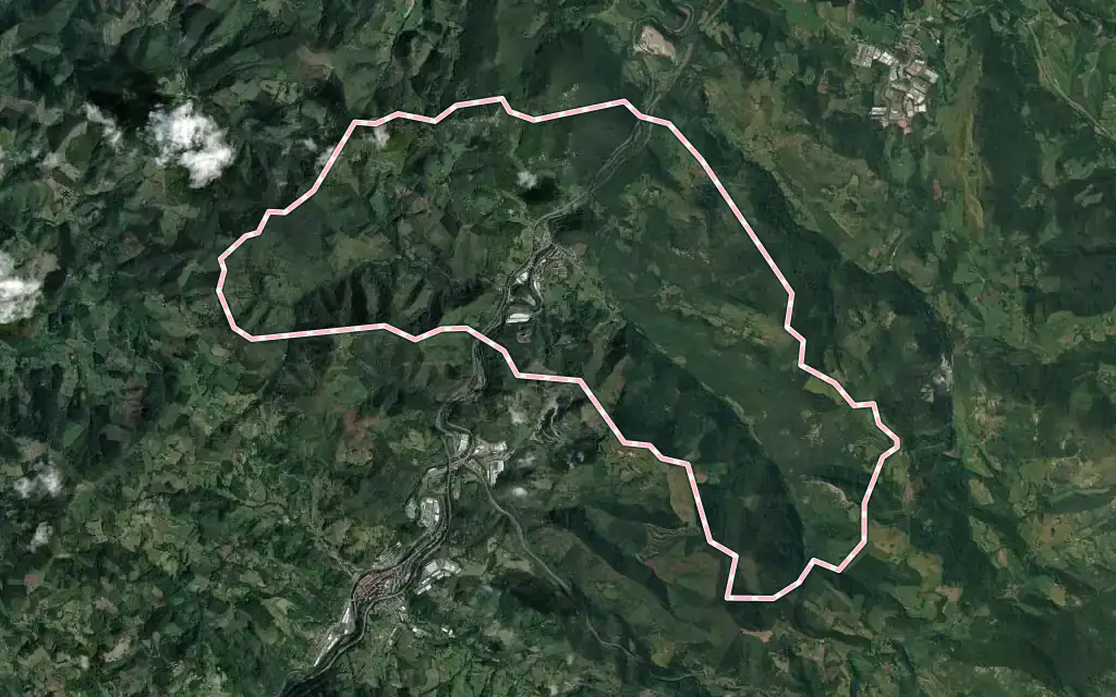 Vista satélite de Mendaro con su contorno administrativo