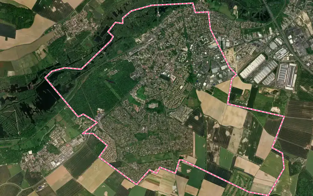 Vue satellite de Mennecy avec ses contours administratifs