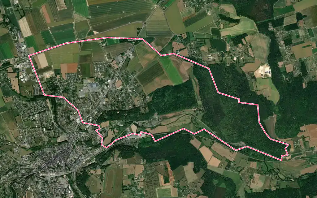 Vue satellite de Menneval avec ses contours administratifs