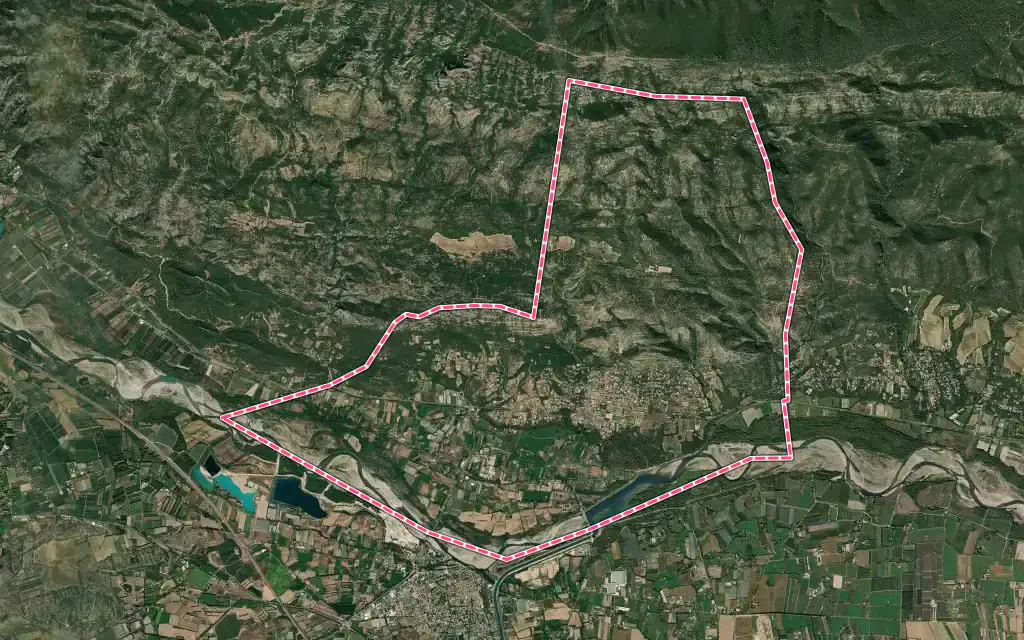 Vue satellite de Mérindol avec ses contours administratifs