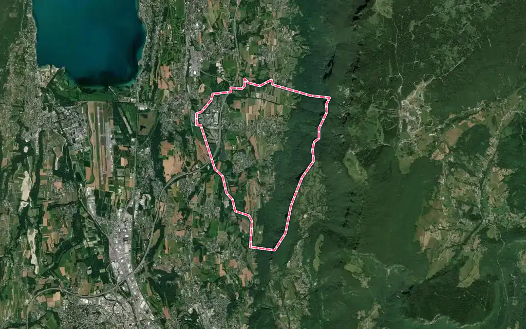 Vue satellite de Méry avec ses contours administratifs