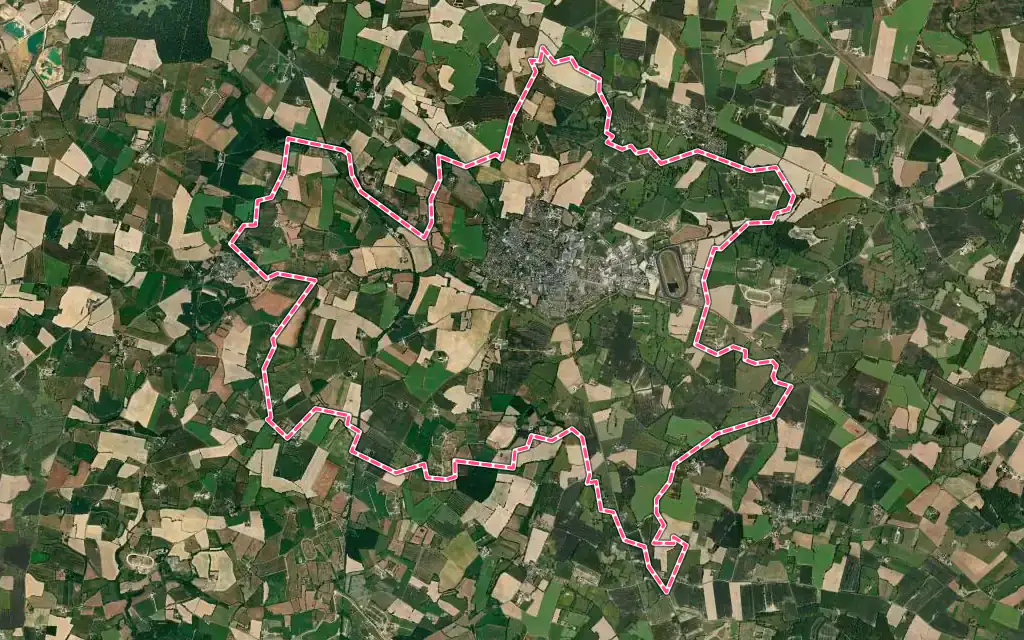 Vue satellite de Meslay-du-Maine avec ses contours administratifs