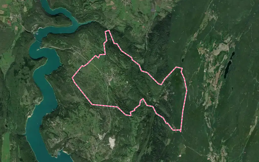 Vue satellite de Meussia avec ses contours administratifs