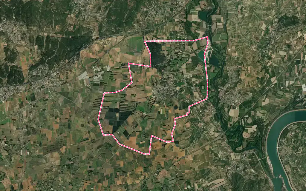 Vue satellite de Meynes avec ses contours administratifs