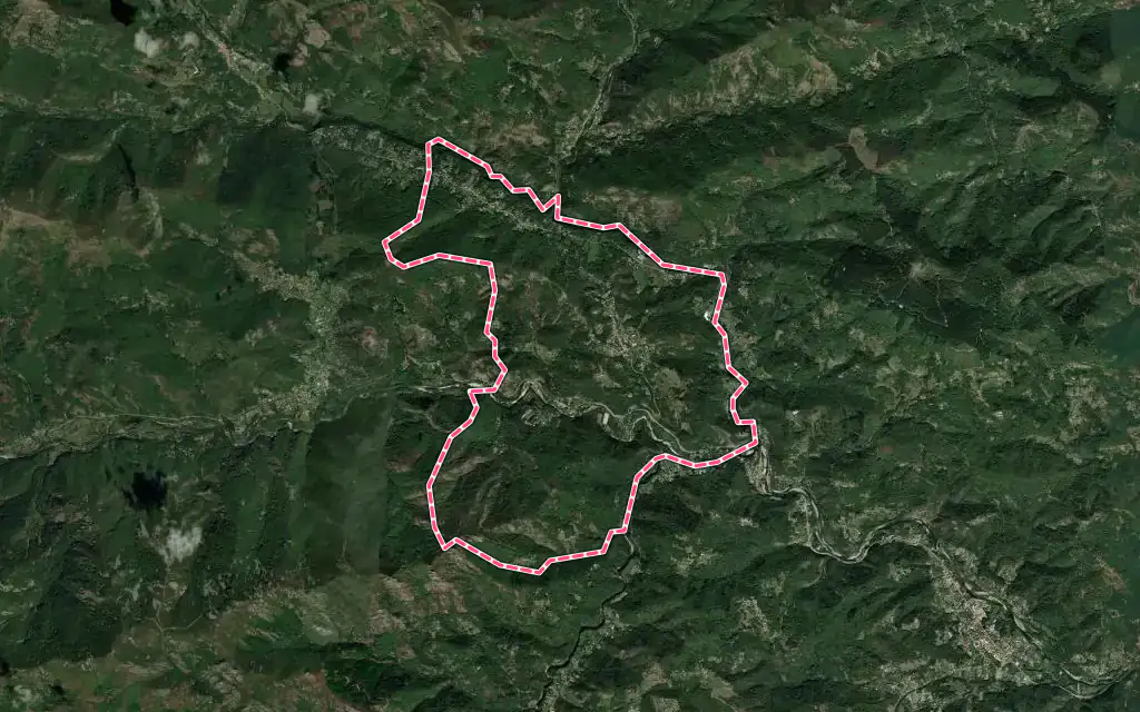Vue satellite de Meyras avec ses contours administratifs