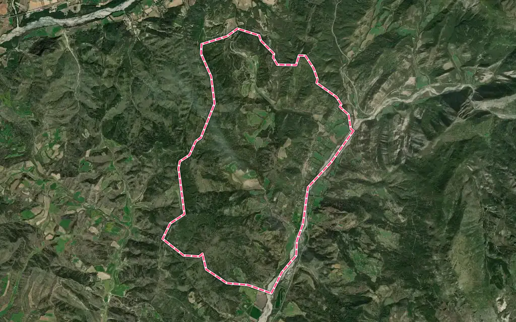Vue satellite de Mézel avec ses contours administratifs