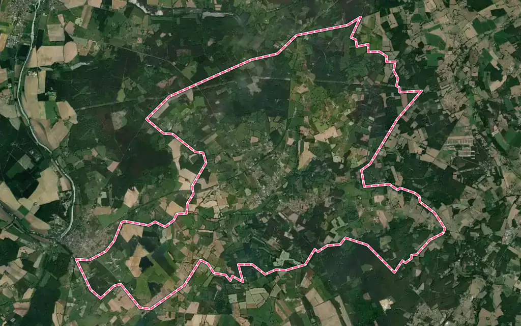 Vue satellite de Mézeray avec ses contours administratifs