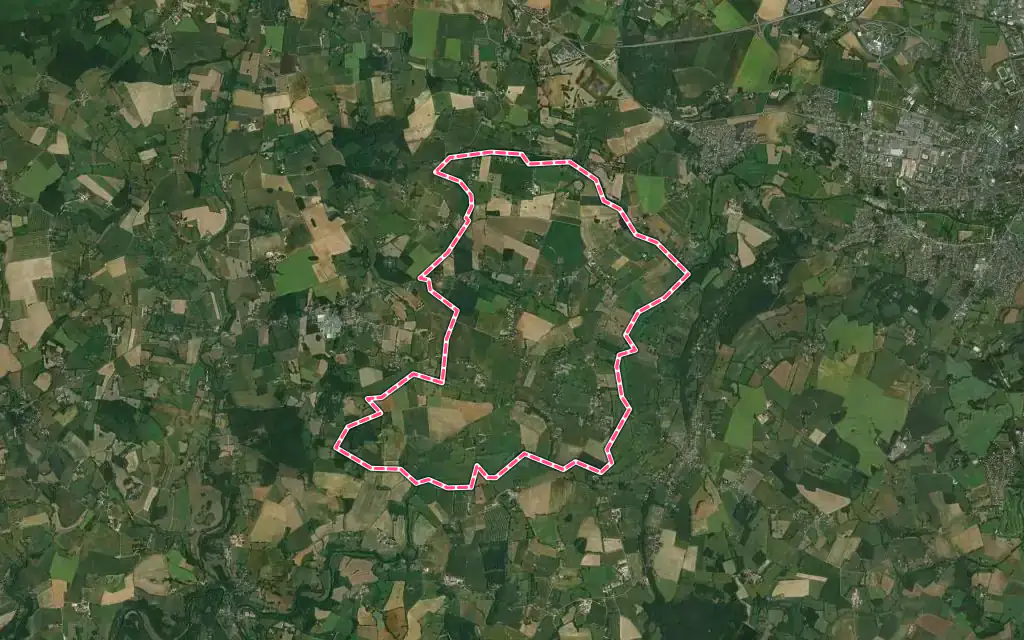 Vue satellite de Mieuxcé avec ses contours administratifs