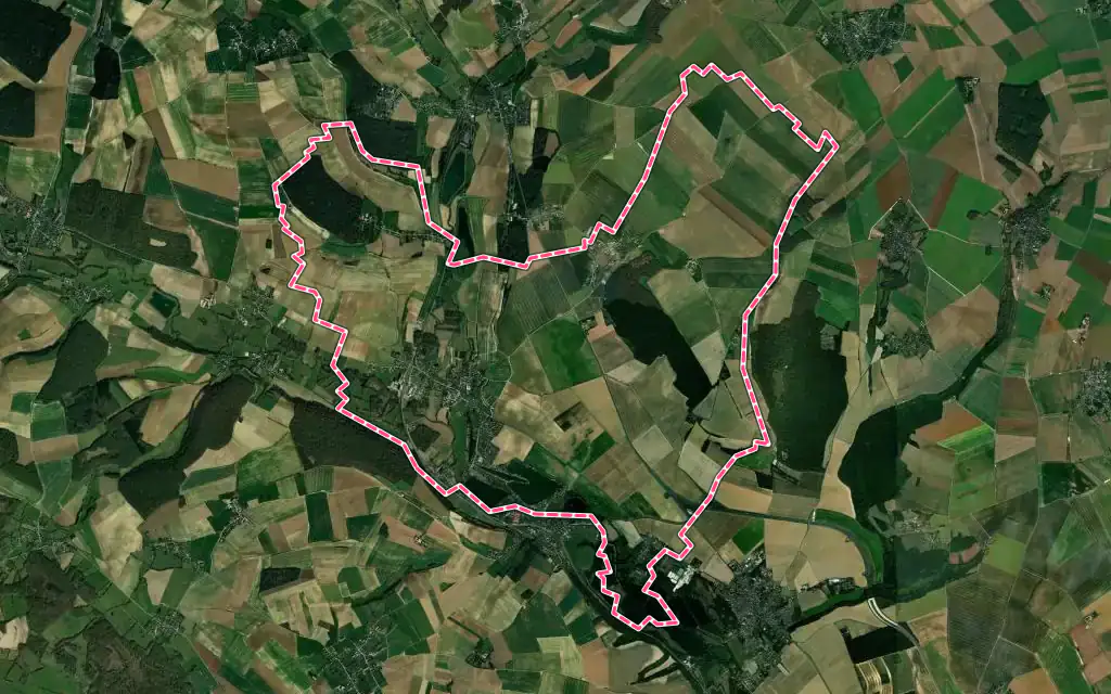 Vue satellite de Milly-sur-Thérain avec ses contours administratifs