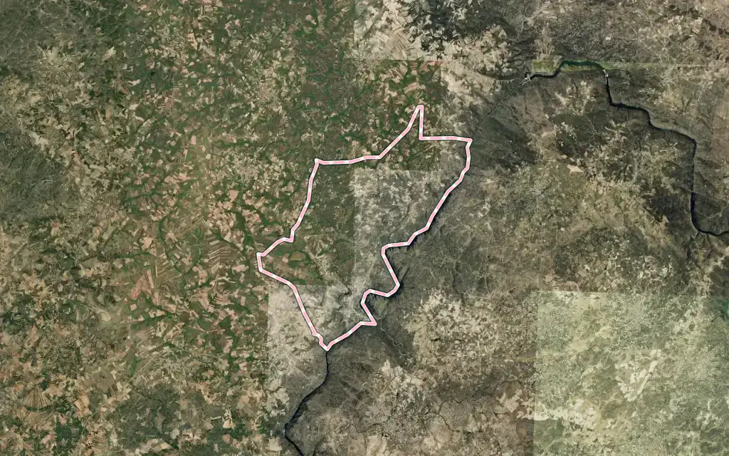 Vista satélite de Miranda do Douro con su contorno administrativo