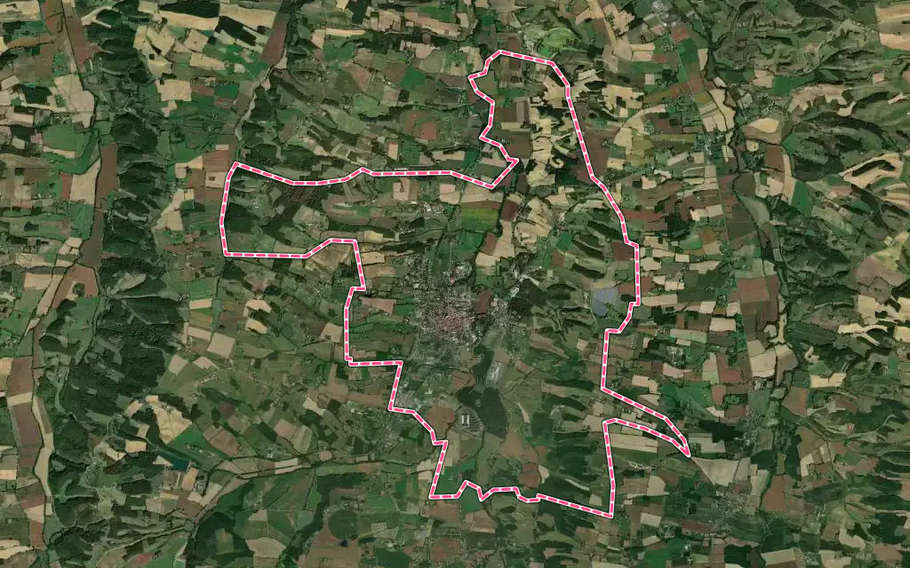 Vue satellite de Mirande avec ses contours administratifs