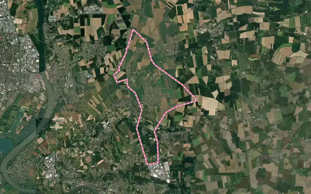 Vue satellite de Misérieux avec ses contours administratifs
