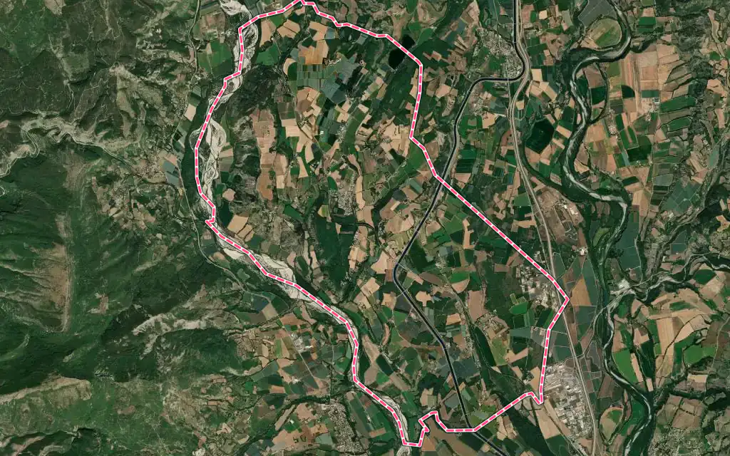 Vue satellite de Mison avec ses contours administratifs
