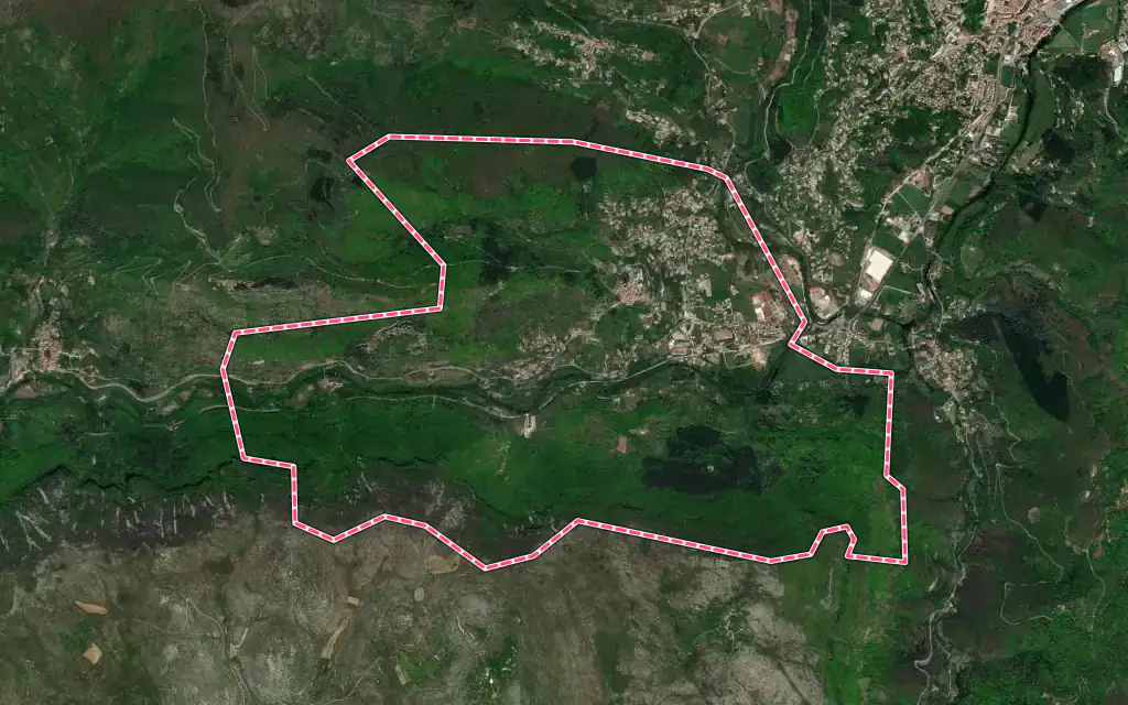 Vue satellite de Molières-Cavaillac avec ses contours administratifs