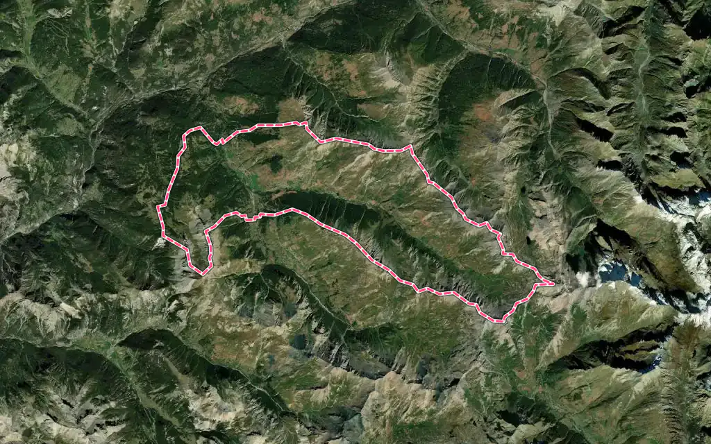Vue satellite de Molines-en-Queyras avec ses contours administratifs