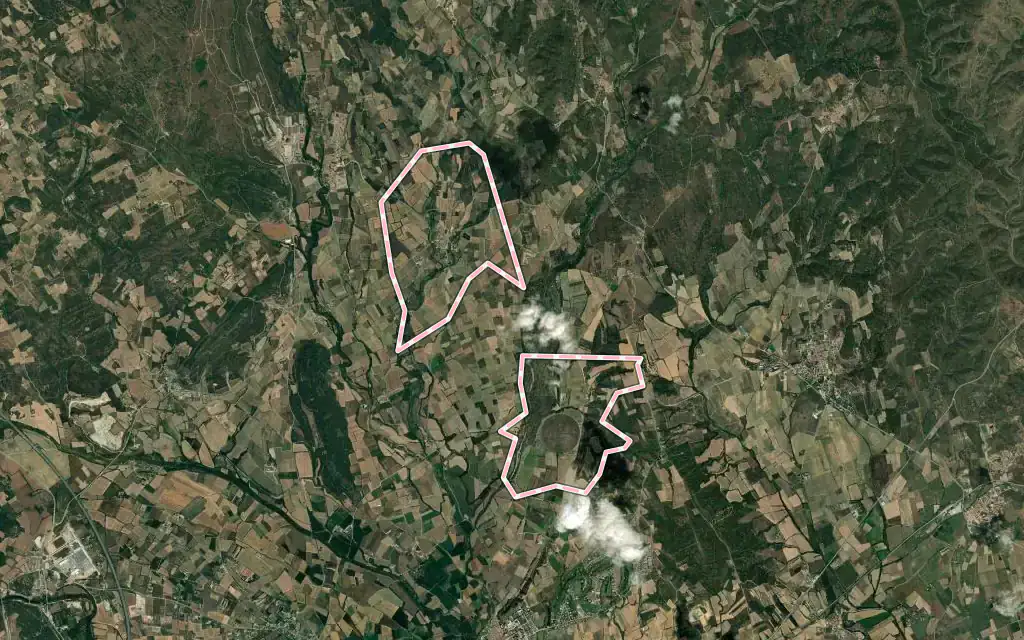 Vista satélite de Mollet de Peralada con su contorno administrativo