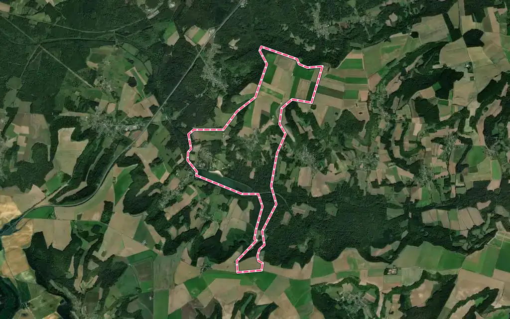 Vue satellite de Monampteuil avec ses contours administratifs