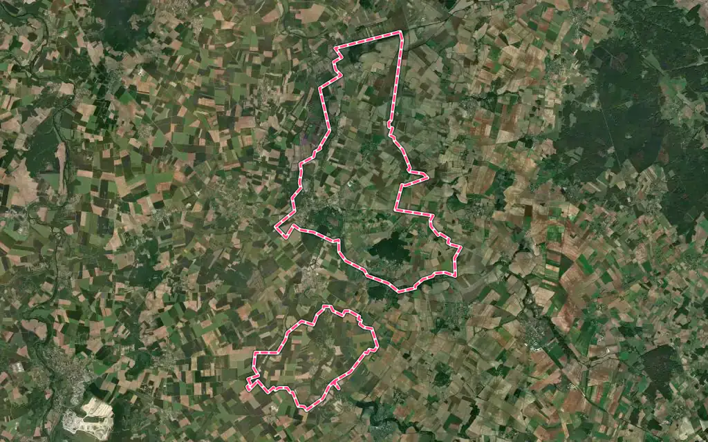 Vue satellite de Moncontour avec ses contours administratifs