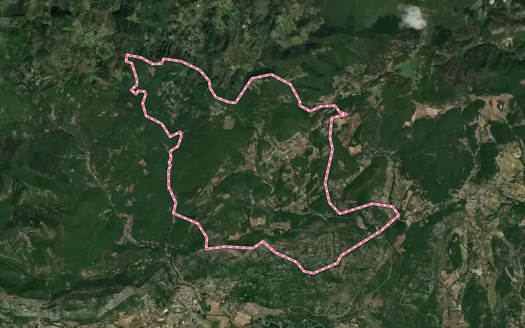 Vue satellite de Monoblet avec ses contours administratifs